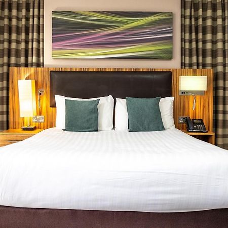 Uno Hotel Heathrow Windsor Слау Екстериор снимка