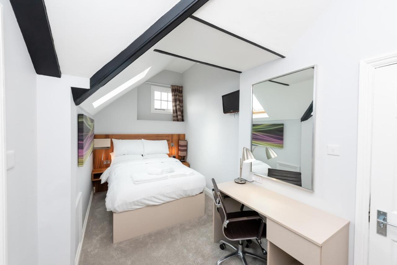 Uno Hotel Heathrow Windsor Слау Екстериор снимка