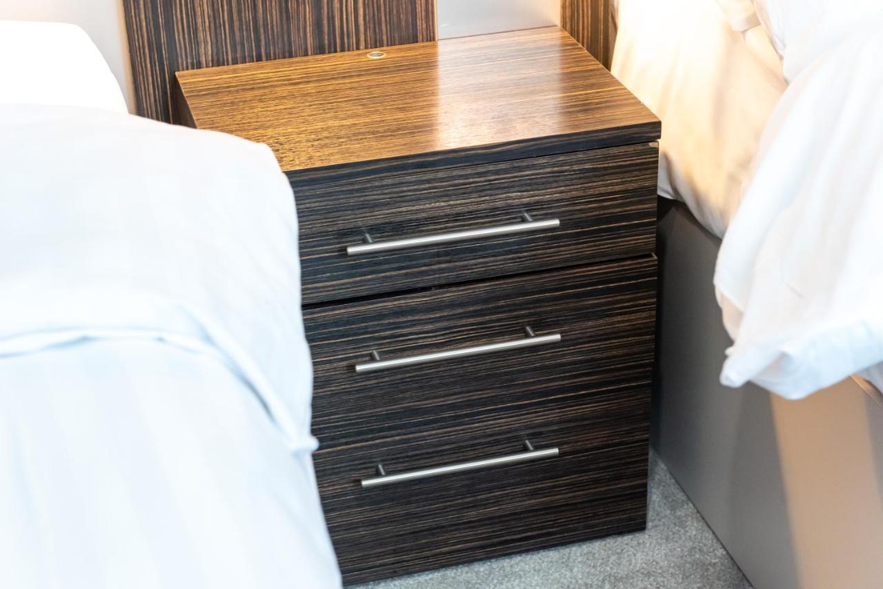 Uno Hotel Heathrow Windsor Слау Екстериор снимка