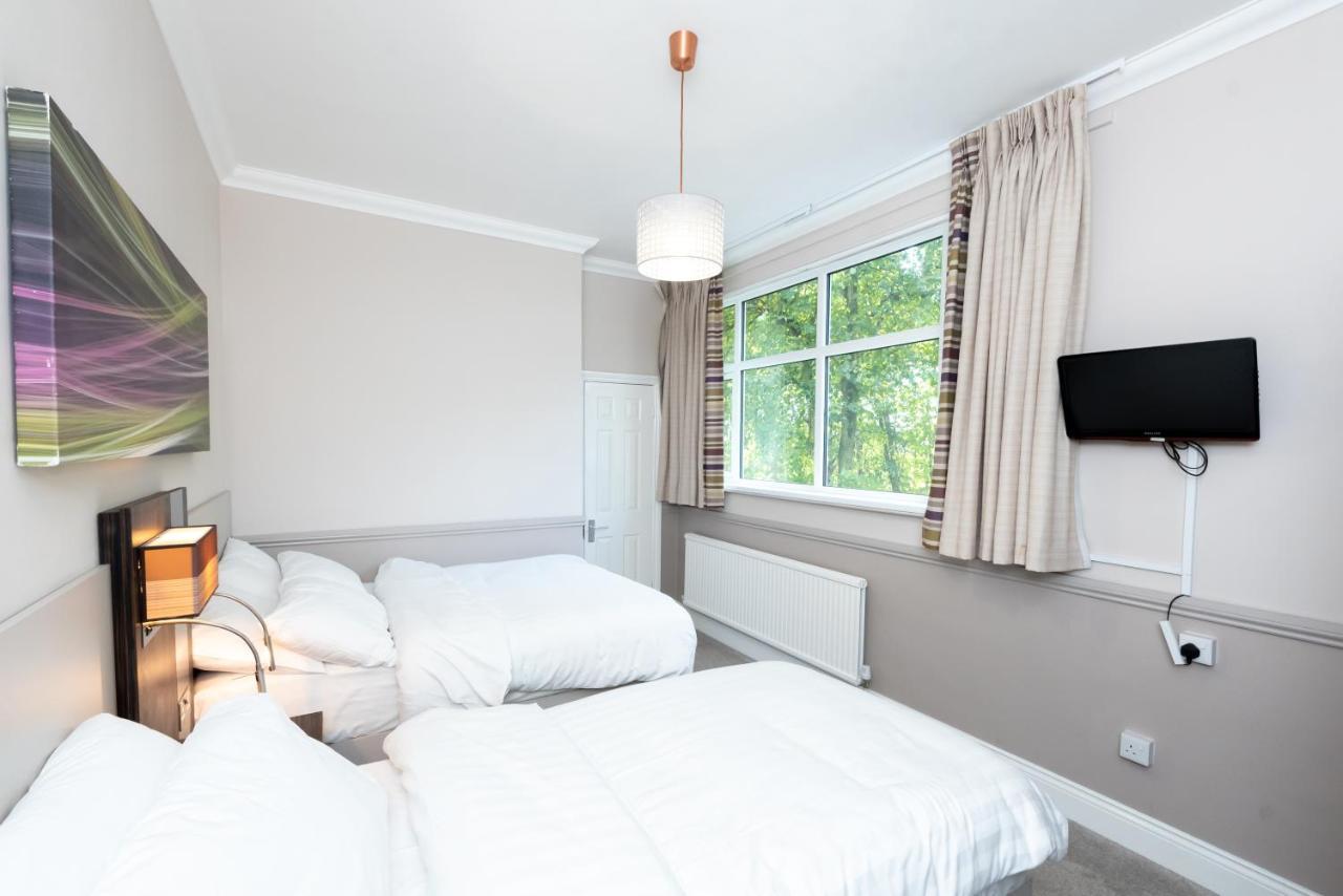 Uno Hotel Heathrow Windsor Слау Екстериор снимка