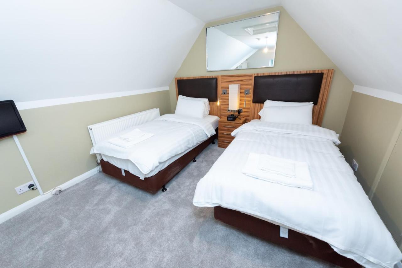 Uno Hotel Heathrow Windsor Слау Екстериор снимка