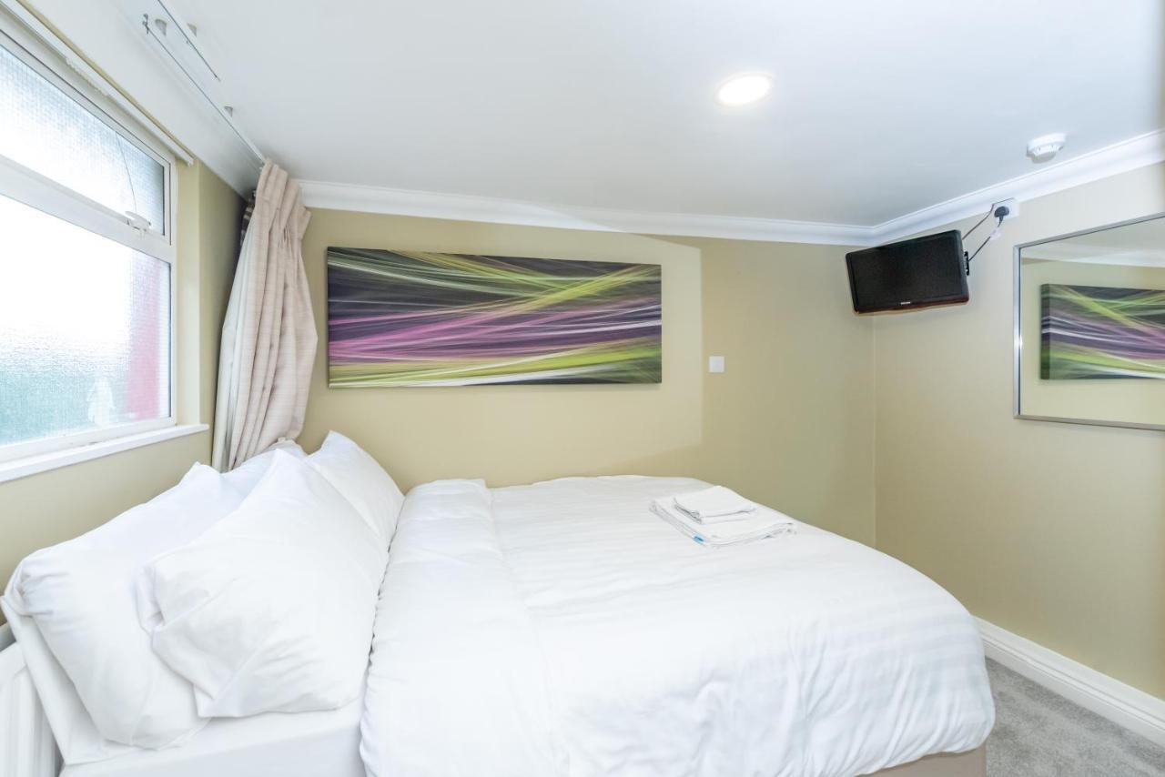Uno Hotel Heathrow Windsor Слау Екстериор снимка