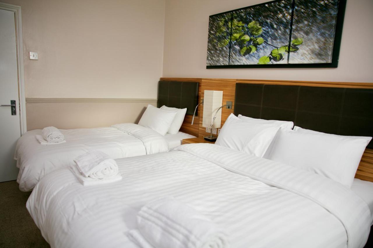 Uno Hotel Heathrow Windsor Слау Екстериор снимка