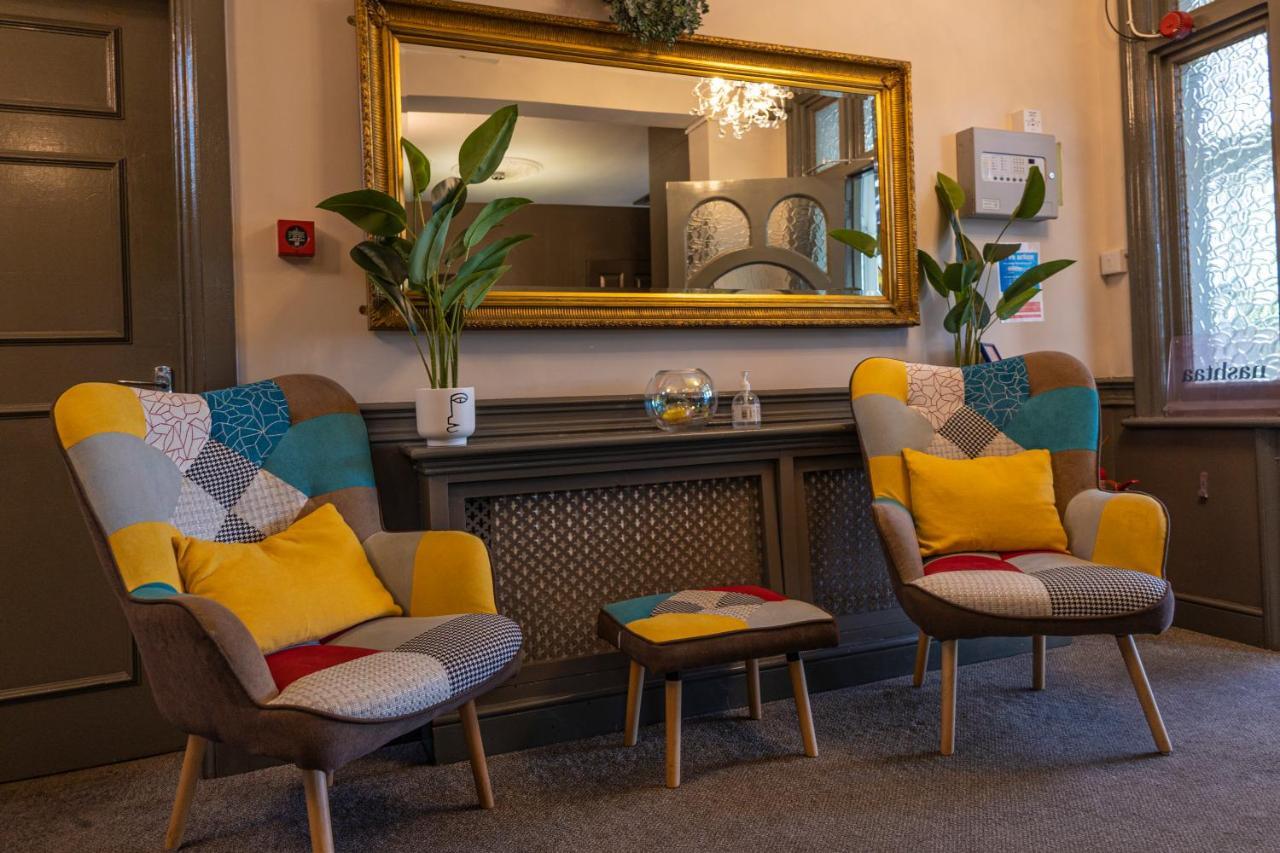 Uno Hotel Heathrow Windsor Слау Екстериор снимка