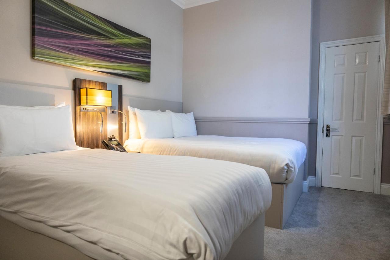 Uno Hotel Heathrow Windsor Слау Екстериор снимка