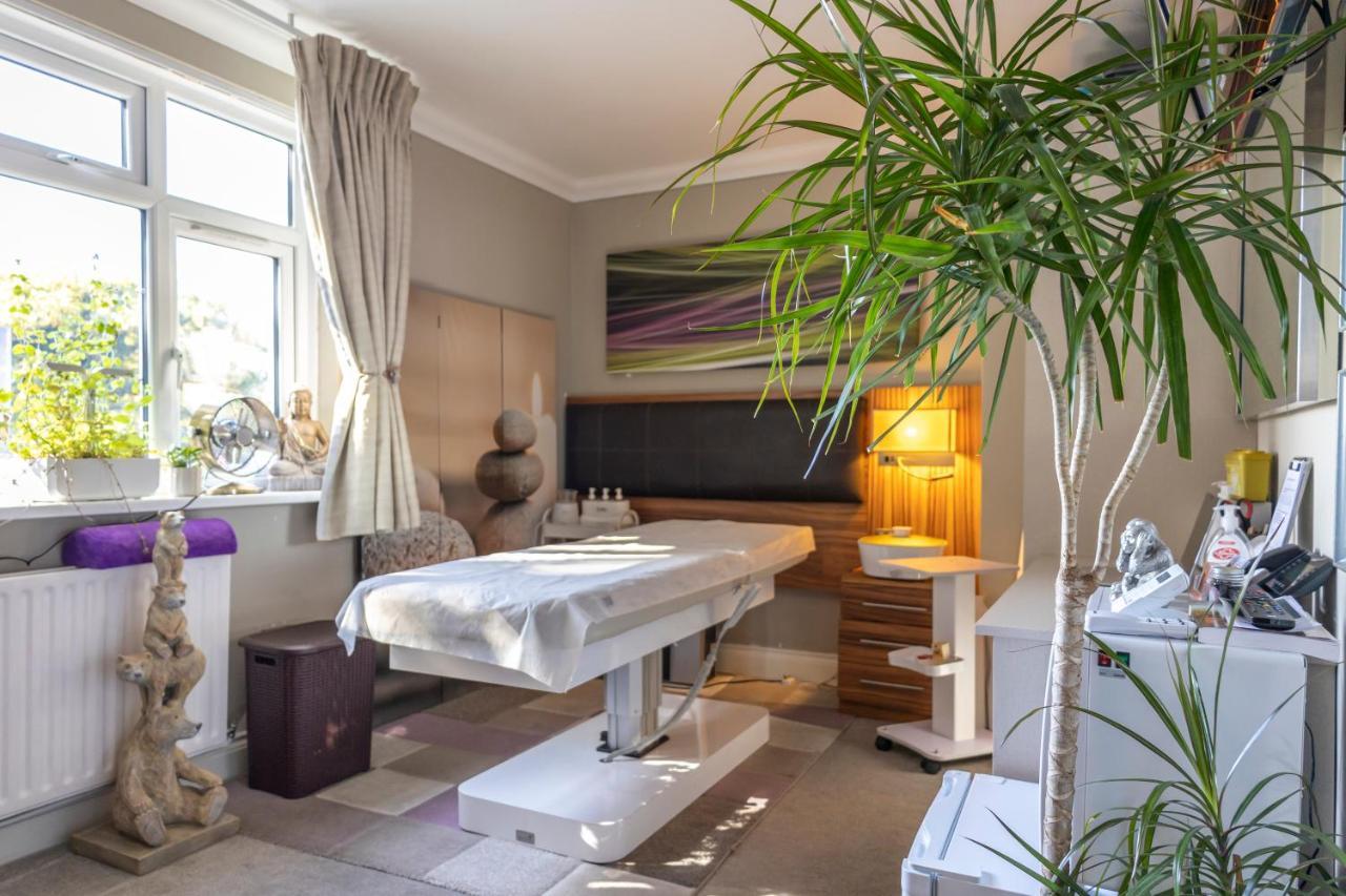Uno Hotel Heathrow Windsor Слау Екстериор снимка