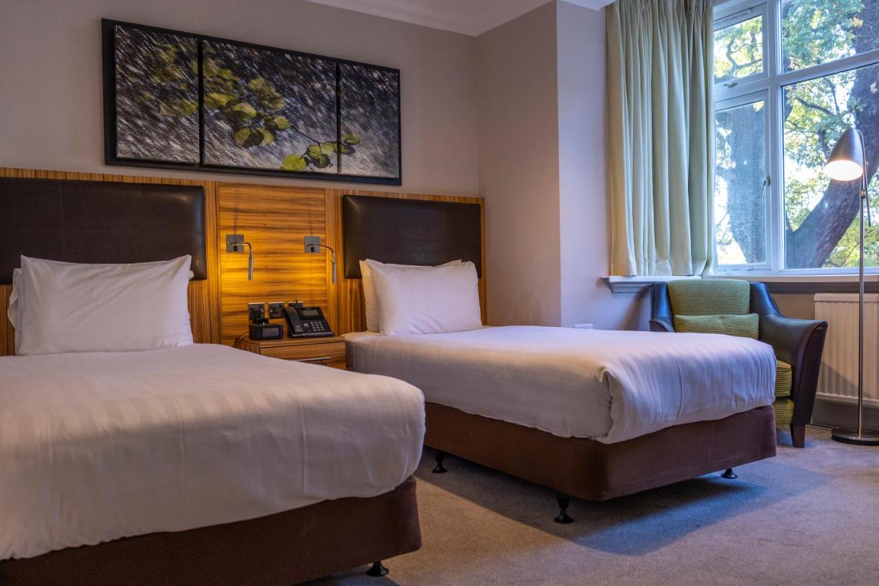 Uno Hotel Heathrow Windsor Слау Екстериор снимка