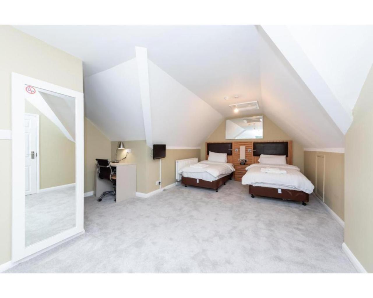 Uno Hotel Heathrow Windsor Слау Стая снимка